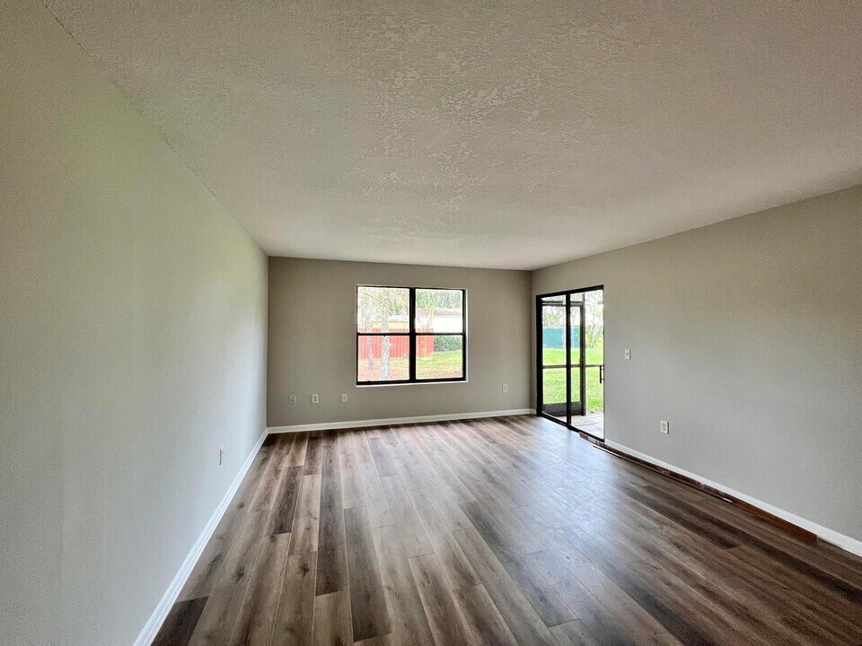 13065 Albright Ct in Wellington, FL - Building Photo