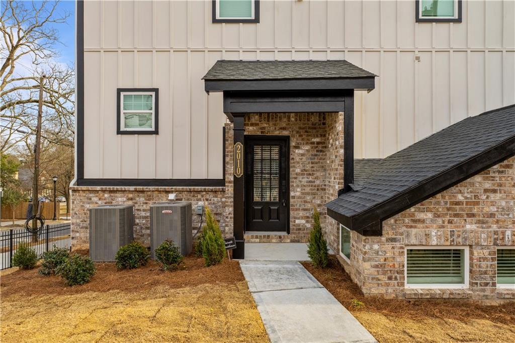 2010 Main St NW in Atlanta, GA - Building Photo