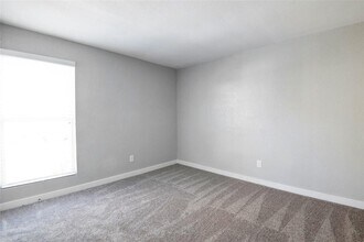 8787 Hammerly Blvd in Houston, TX - Building Photo - Building Photo