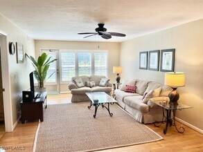 4250 Jack Frost Ct in Naples, FL - Building Photo - Building Photo