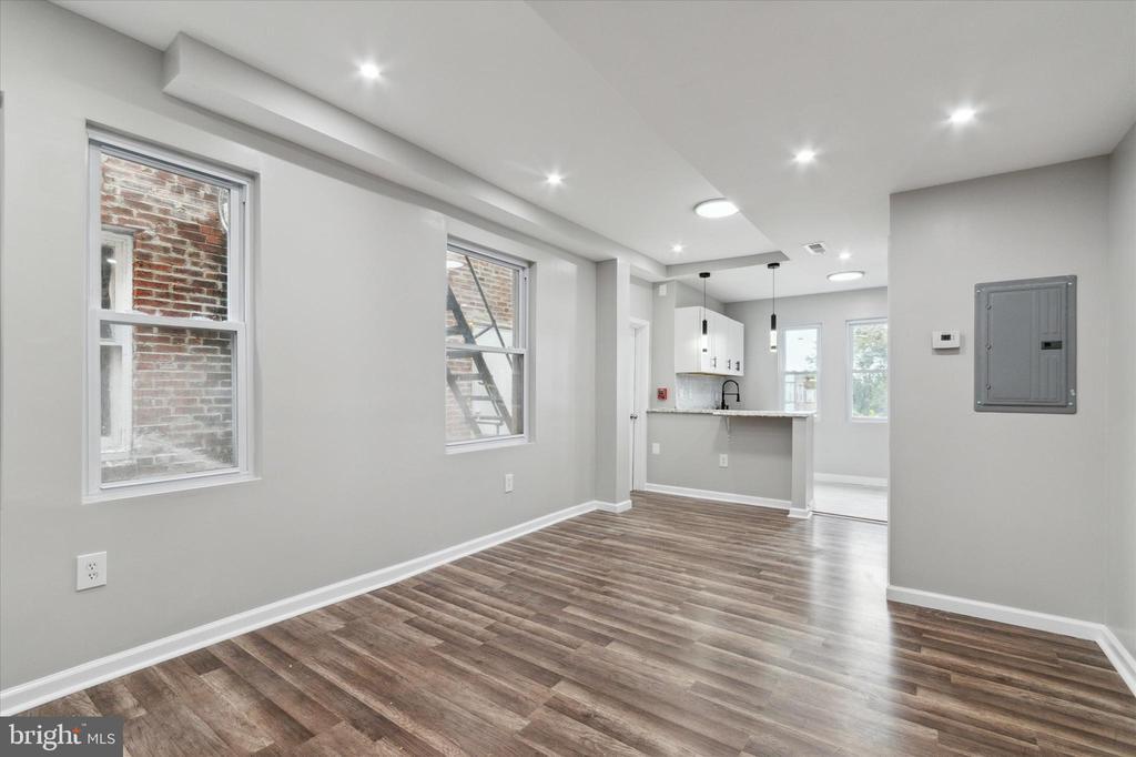5912 Old York Rd, Unit 2ND FLR. in Philadelphia, PA - Building Photo