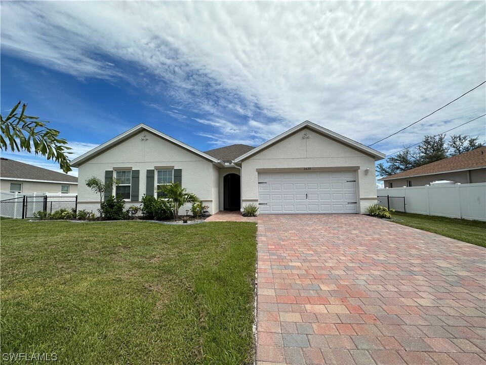 2829 NW 7th Terrace in Cape Coral, FL - Building Photo