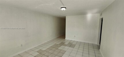 111 NW 152nd St in Miami, FL - Foto de edificio - Building Photo