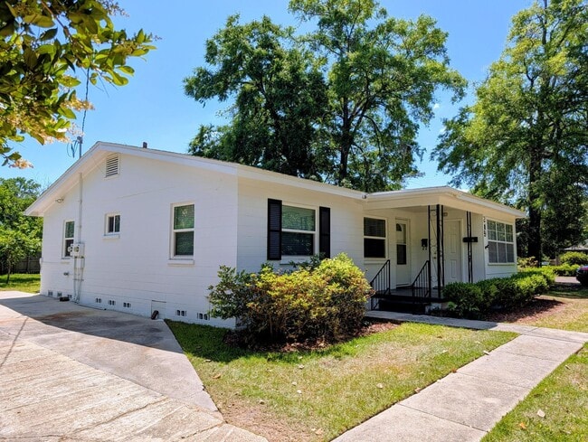 property at 219 W 7th Ave