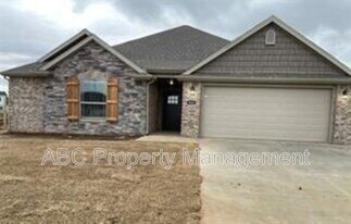 426 W Tyler Rd in Farmington, AR - Building Photo