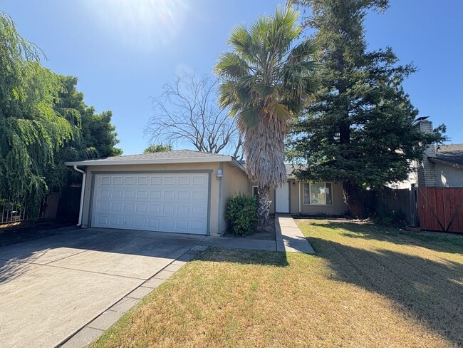 8828 Aylesford Ln in Stockton, CA - Building Photo - Building Photo