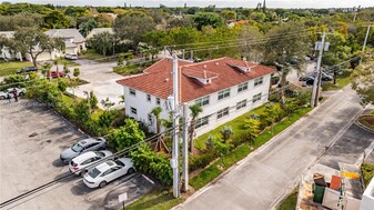 2930 NW 92nd Ave in Coral Springs, FL - Foto de edificio - Building Photo