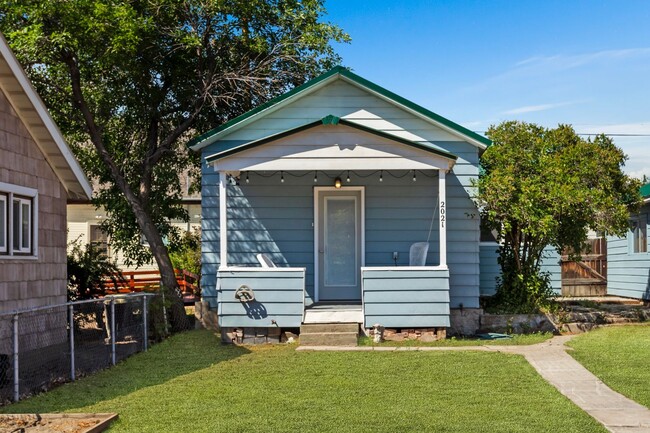 2021 Johns Ave in Butte, MT - Foto de edificio - Building Photo