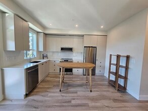 45511 Campus Dr in Chilliwack, BC - Building Photo - Building Photo