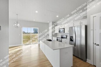 818 Kingfisher Dr in Norwalk, IA - Building Photo - Building Photo