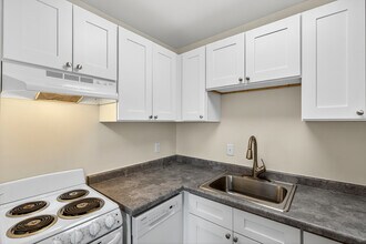 96 East Apartments in Janesville, WI - Foto de edificio - Building Photo