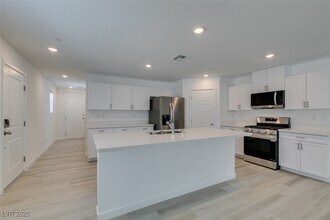 6229 Mangler St in North Las Vegas, NV - Building Photo - Building Photo