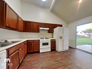 10002 Green Valley Ln in Houston, TX - Building Photo - Building Photo