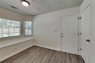 5784 Shoal Creek Dr in Douglasville, GA - Building Photo - Building Photo