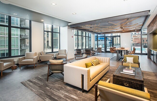 702 N Wells St, Unit 905 photo'