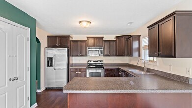 137 Cavalier Dr in Jacksonville, NC - Building Photo - Building Photo