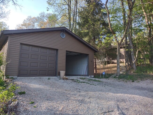 72 Goose Hollow Rd in Morgantown, WV - Building Photo - Building Photo