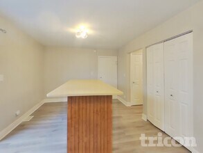 1665 Trafalgar Ln in Aurora, IL - Building Photo - Building Photo