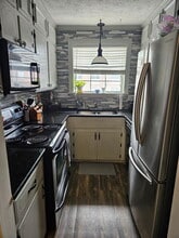 4210 Lake Underhill Rd, Unit Apt D in Orlando, FL - Building Photo - Building Photo