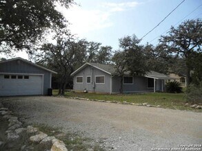 2834 Candlelight Dr in Canyon Lake, TX - Building Photo - Building Photo