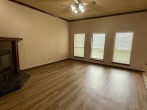 9016 NW 79th St in Yukon, OK - Foto de edificio - Building Photo