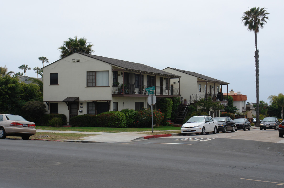 6548 La Jolla Blvd in La Jolla, CA - Foto de edificio