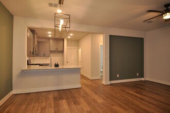 829 Crystal Oak Ln in Arlington, TX - Building Photo - Building Photo