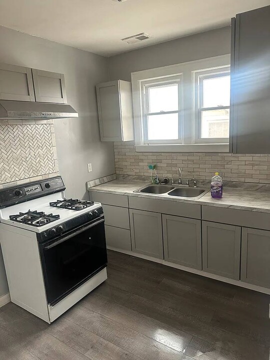 Santa Rosa in Detroit, MI - Building Photo