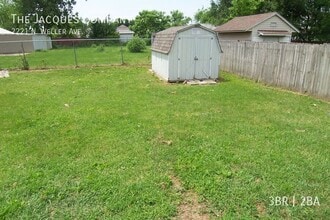 2221 N Weller Ave in Springfield, MO - Building Photo - Building Photo