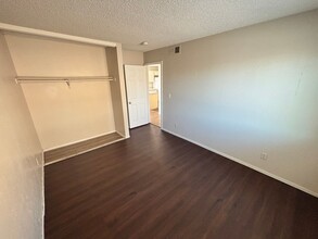 4220 Middlesex Ave in Las Vegas, NV - Building Photo - Building Photo