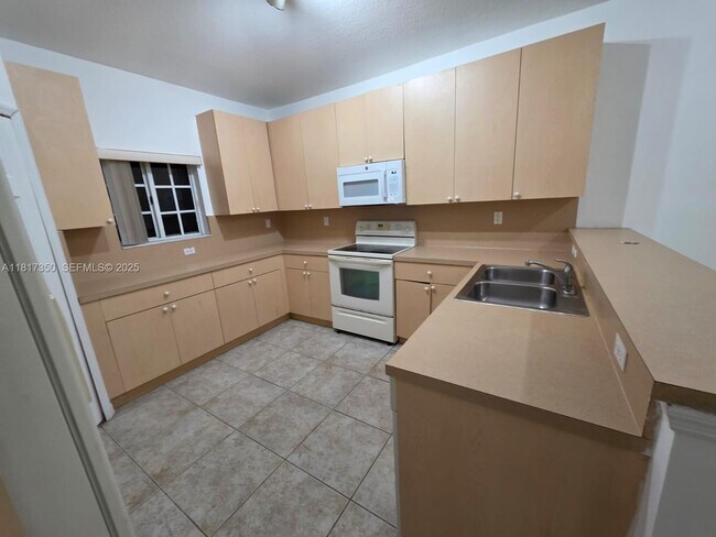 3251 NE 11th Dr in Homestead, FL - Building Photo - Building Photo