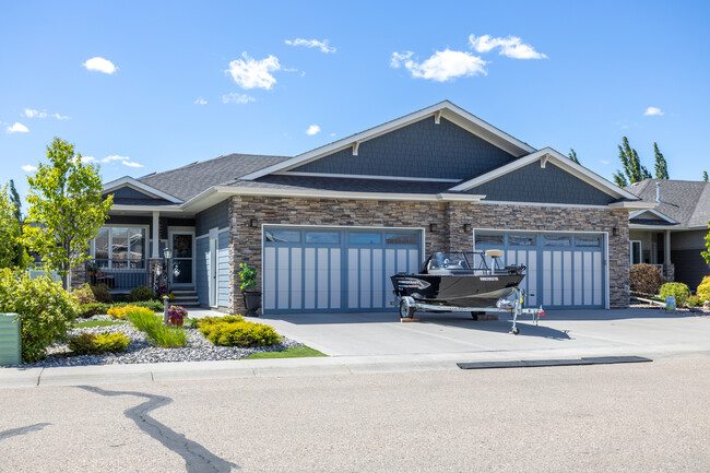 Brookside Villas in Red Deer, AB - Building Photo - Building Photo