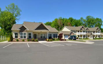 Baker Street Landing in Churchville, NY - Foto de edificio - Building Photo