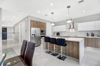 3657 SW 26th St in Miami, FL - Building Photo - Building Photo