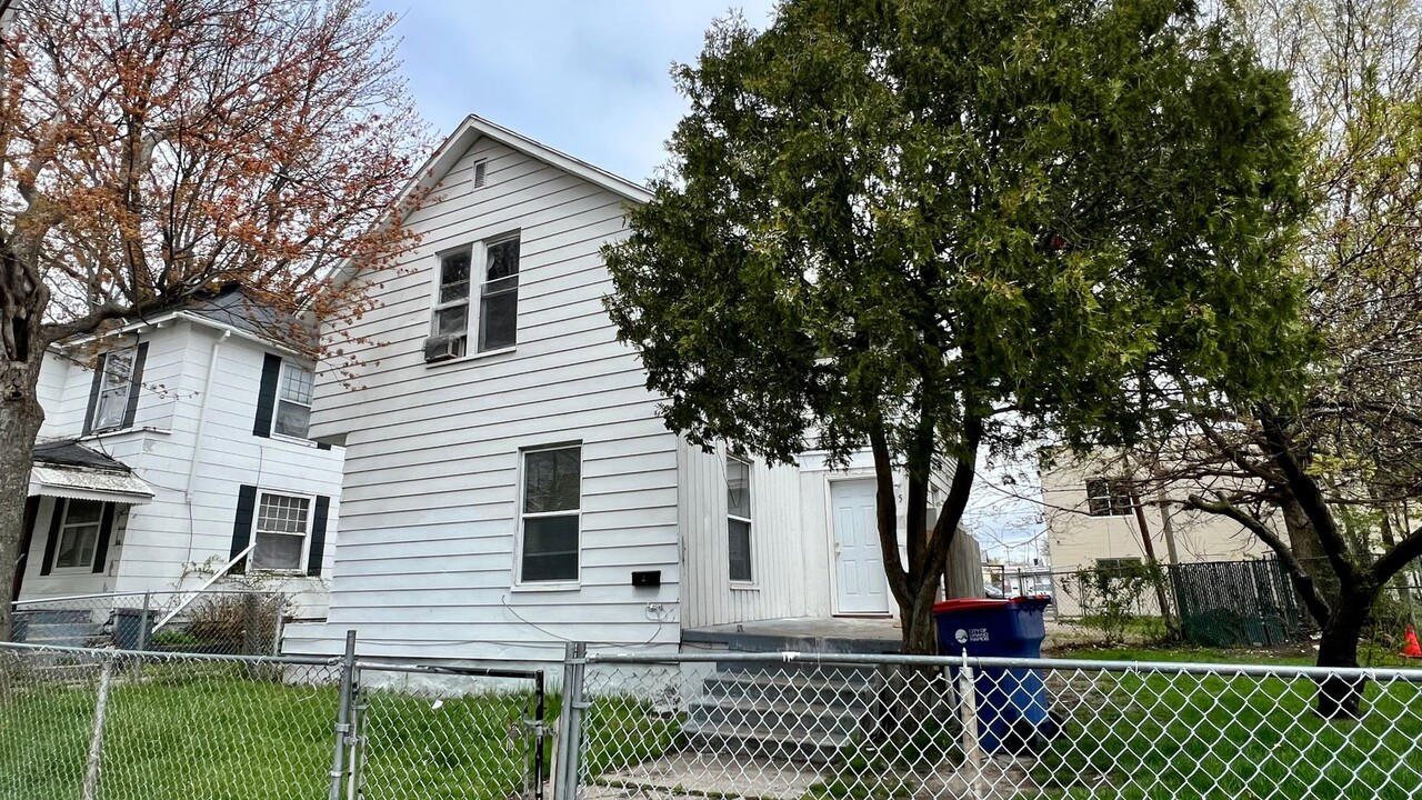 15 Quigley Blvd SW in Grand Rapids, MI - Building Photo