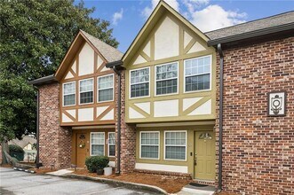 2825 Ne Expressway Unit O2 in Atlanta, GA - Foto de edificio - Building Photo