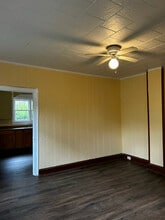325 Main St in Mayfield, PA - Building Photo - Building Photo