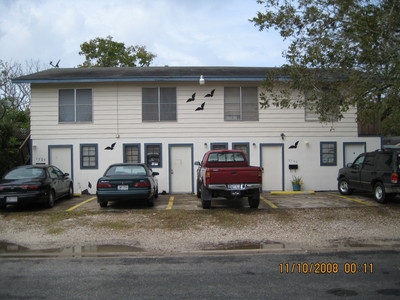 1705 Holloman Dr in Port Lavaca, TX - Foto de edificio