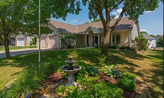 1255 Fallbrook Ln in Woodbury, MN - Building Photo