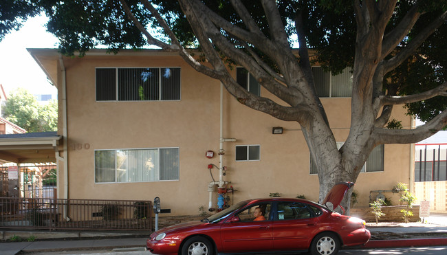 160 Euclid Ave in Pasadena, CA - Foto de edificio - Building Photo