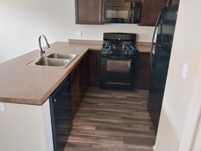 207 4th St SW in Belfield, ND - Foto de edificio - Building Photo