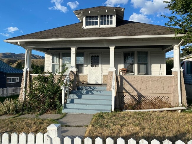 property at 739 S Arthur Ave