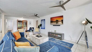 571 94th Ave N in Naples, FL - Building Photo - Building Photo