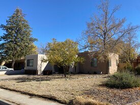4614 Idlewilde Ln SE in Albuquerque, NM - Building Photo