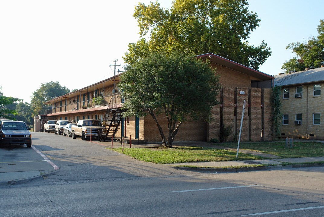 4616 Columbia Ave in Dallas, TX - Foto de edificio