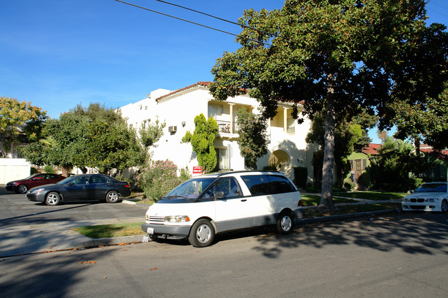 801 E Garfield Ave in Glendale, CA - Building Photo - Building Photo