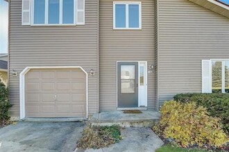 1633 Sapphire Way in Sun Prairie, WI - Building Photo - Building Photo