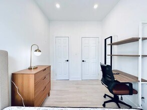 Furnished room/NOT APARTMENT, Unit 3 in Brooklyn, NY - Foto de edificio - Building Photo