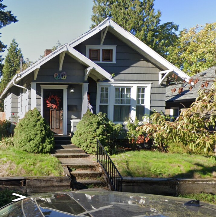 1241 NE 74th Ave in Portland, OR - Building Photo