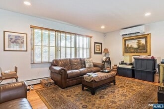 326 Ramapo Valley Rd in Oakland, NJ - Building Photo - Building Photo